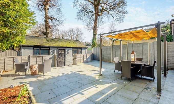 Leatherhead Cabaña | Woodcutter Cabin - UK48831