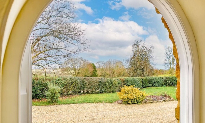 Nether Worton Casa | Woodcutter's Cottage - Peaceful Country Retreat!