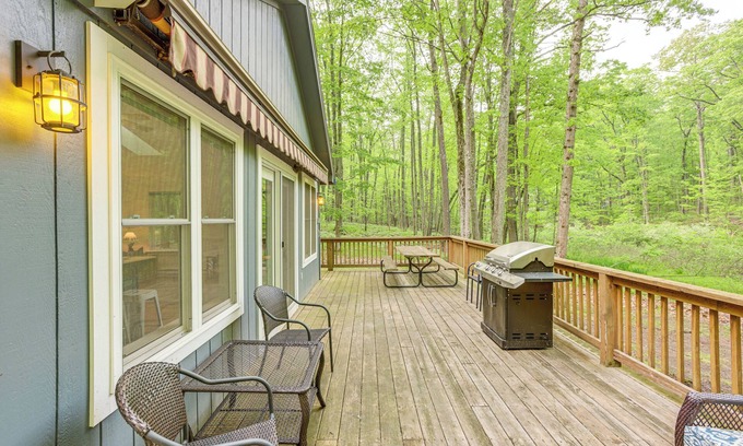 Farwell Cabina | Wooded Country Home w/ Spacious Deck in Farwell!