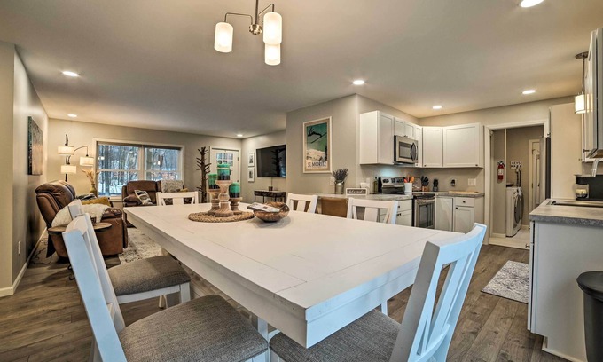 Michaywe Casa | Wooded Gaylord Getaway Near Otsego Lake!