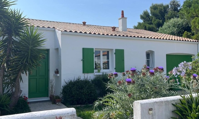 Angoulins Casa | 50m from the seafront, charming quiet house with trees, shops within walking distance