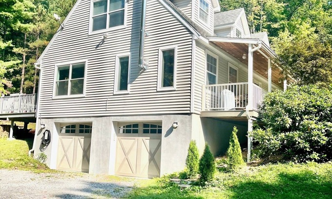 Ithaca Casa | Wooded Retreat on 5 acres close to Cornell & Ithaca College