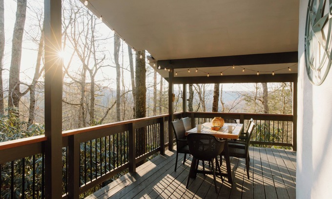 Newland Casa | Cabaña Moderna, 15 min Grandfather Mnt | Pets OK