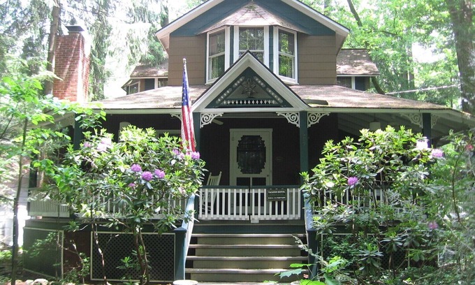 Mount Gretna Heights Cabaña | Belleza del Victorian con el fabuloso porche