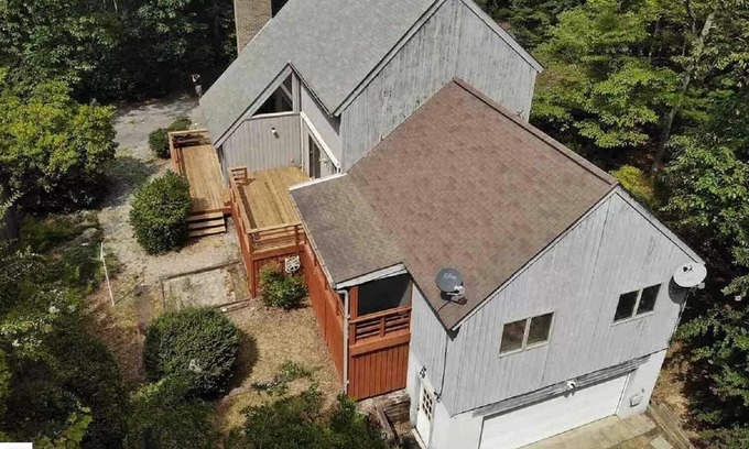 Landrum Casa | Wooded Wonderland - TEIC, Tryon, Landrum - CLOSE!!