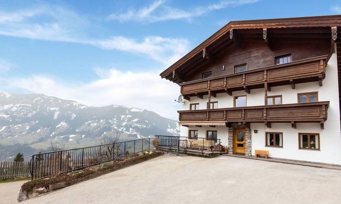 Bruck am Ziller Apartamento | Piso de madera en Hart con terraza