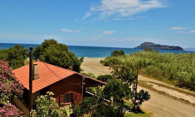 Gerani Casa | Wooden Beach House