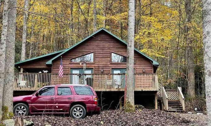Robbinsville Casa | WOODEN DREAM- Intimate Cabin near Smoky Mountains