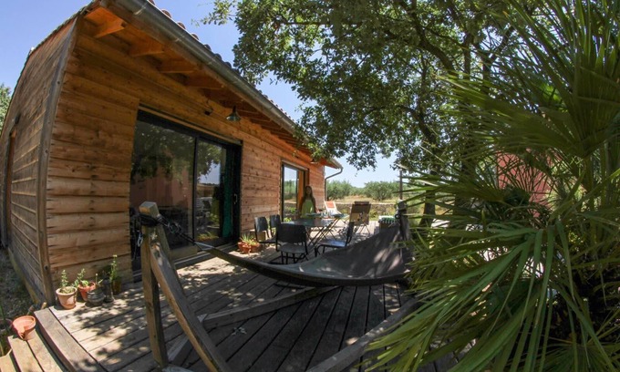 Saint-Quentin-la-Poterie Casa | Wooden house with large terrace and lovely view