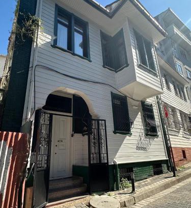 Uskudar Hotel | WOODEN House ÜSKÜDAR