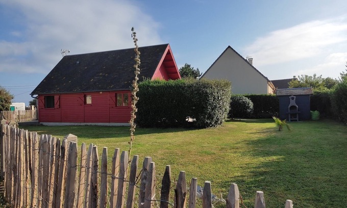 Asnelles Casa | Wooden house 50 m from the landing beaches close to shops and restaurants
