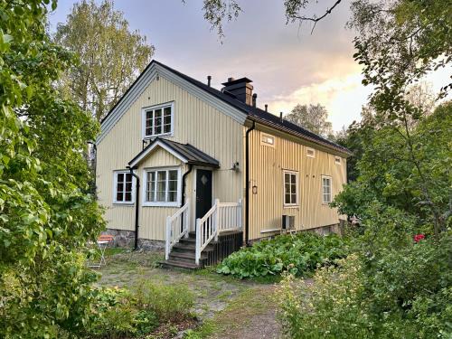Keskinen District Apartamento | Wooden house in Käpylä