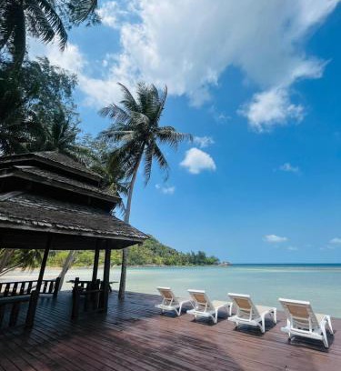 Chaloklum Casa | Wooden villa in resort with pool, 100m from the beach