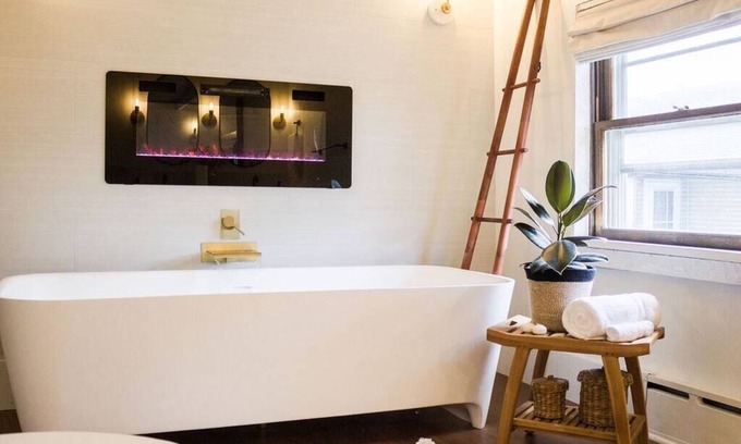 Myerstown Casa | Woodhaven Hideaway: luxe retreat, easy walk to local pool
