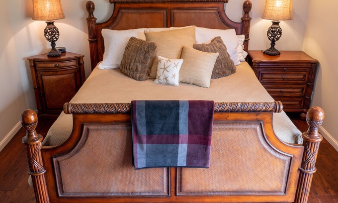 Redmond Casa | Woodinville Wine Country Tuscan/Chateau Style Home w/ Winery. Wines by appt.