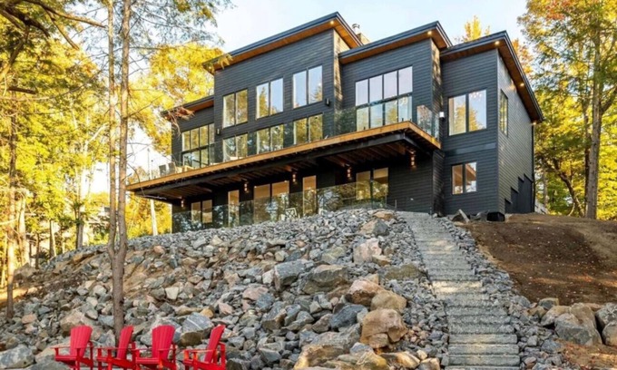 Bracebridge Casa | WoodLake Retreat – High-Speed Comfort, Cozy Sauna, Timeless Views