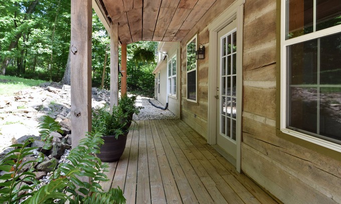 Koleen Cabina | Woodland Cabin in Bloomfield on Deer Lake -perfect getaway