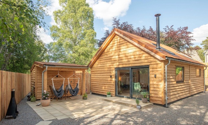 Nethy Bridge Cabina | Woodland Cabin in the Cairngorms National Park, Scottish Highlands