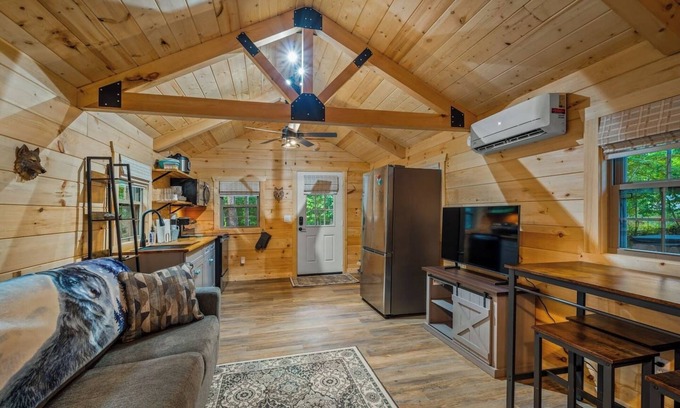 Mentone Cabina | Woodland Cabin Retreat: Relax with Modern Touches