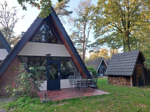 Stramproy Casa | Woodland Comfort with a Cozy Touches