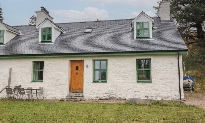 Arisaig Casa | WOODLAND COTTAGE, family friendly, country holiday cottage in Arisaig