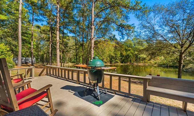 Laurel Cabaña | Woodland Cottage on Hidden Pond