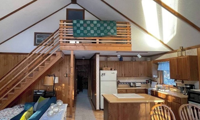 Wisconsin Cabina | Woodland Escape | Charming Cabin Steps to the Lake