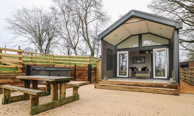 Llandrindod Wells Casa | Woodland Escape