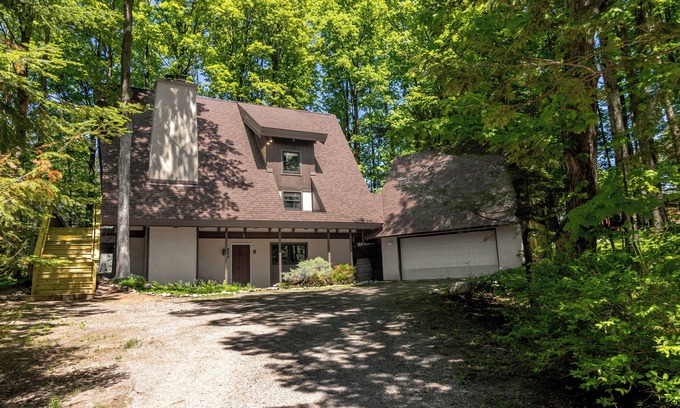Harbor Springs Chalet De Esquí | Woodland Lodge: 4 BR, 3 BA Chalet in Harbor Springs, Sleeps 10