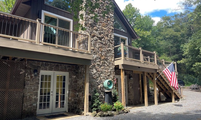 Spring Gap Casa | Woodland Oasis with quick access to the Potomac River!