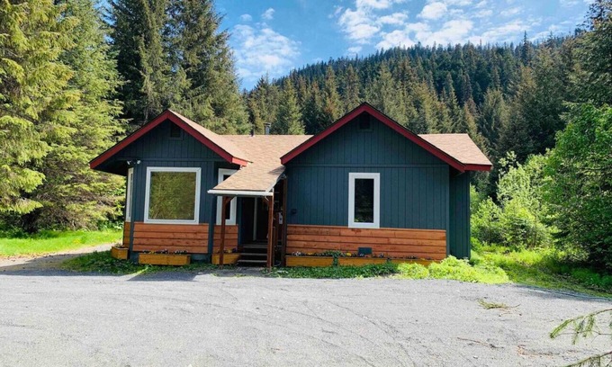 Bear Creek Casa | Woodland Retreat - Forested Home Outside City Limits Sleeps 7