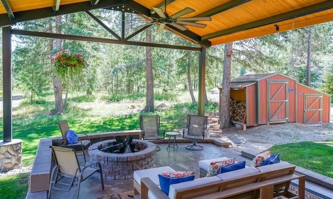 Blanchard Chalet De Esquí | Woodland retreat: spa room, nature!
