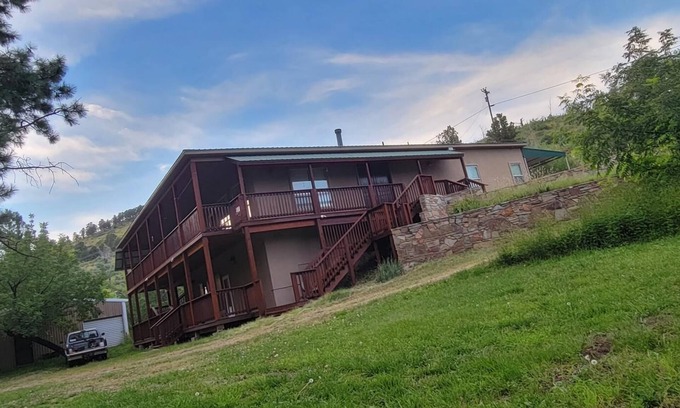 Ruidoso Apartamento | Woodland river location with all the nature, none of the stress!