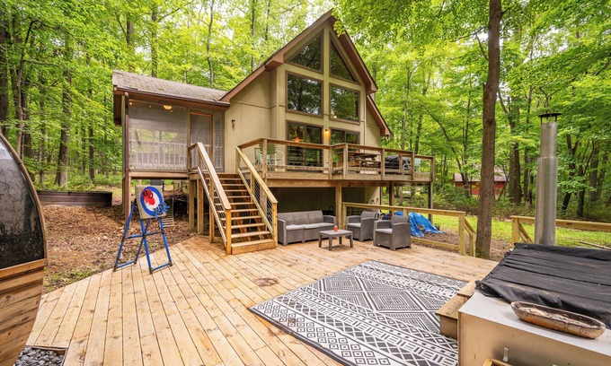 Berkeley Springs Cabina | The Bear’s Lair: Cozy, Clean, Handicapped-Friendly & Family-Ready