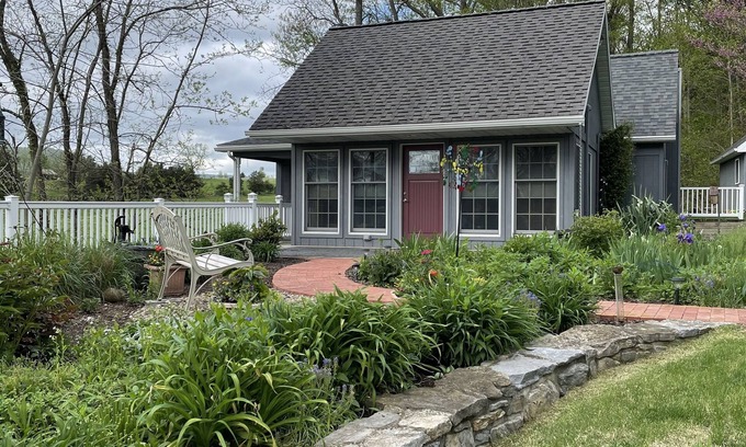 Reedsville Cabaña | Woodland Sugar Shack -Quiet Country Getaway