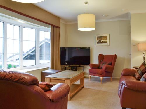 Cwrt Casa | Woodland View Bungalow 2 - Uk10493
