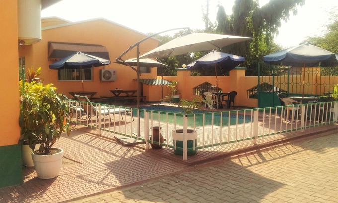 Livingstone Cabina | Woodlands Lodge & Tours