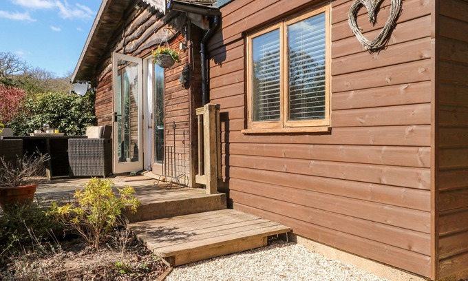 Haslemere Cabaña | WOODMANCOTE LODGE, admite mascotas en Linchmere, Ref 916403