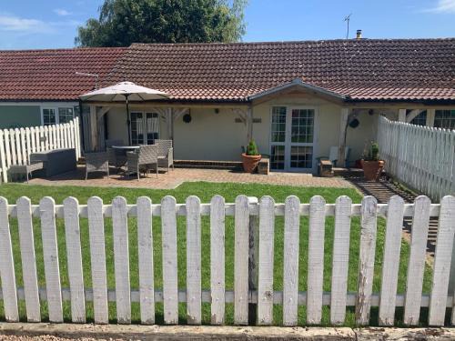 Hartpury Casa | woodpecker cottage at frog trotters cottages