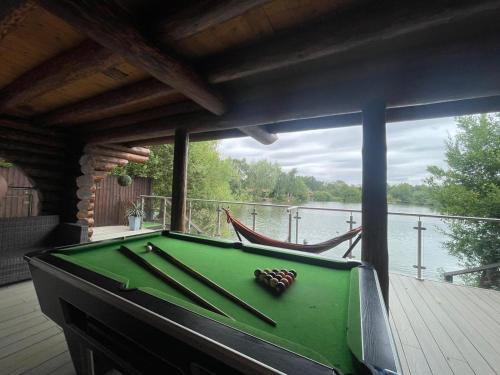 Tattershall Casa | Woodpecker Log Cabin with hot tub, pizza oven bbq entertainment area, lakeside with private fishing peg situated at Tattershall Lakes
