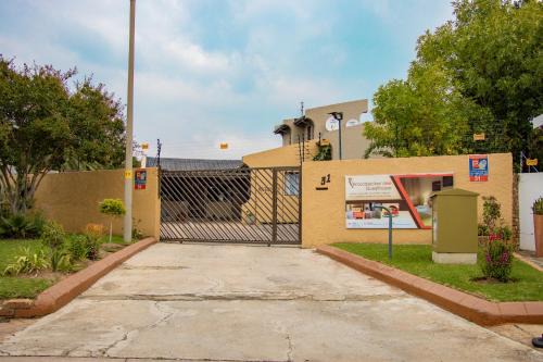 Kempton Park Casa | Woodpecker's Inn Guest House