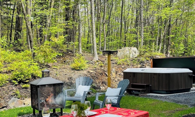 Orford Casa | Woodpecker, Spa,Foyer,Bike,Ski!