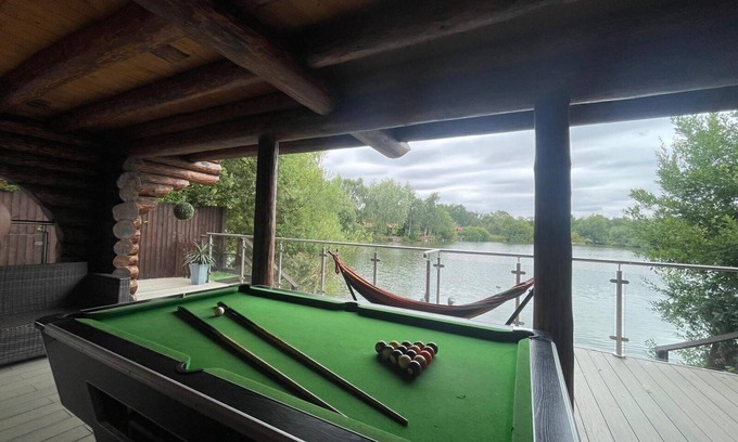 Tattershall Cabina | Woodpecker two storey log cabin with a pizza oven,bbq,hot tub, pool table, fishing peg@tattershall