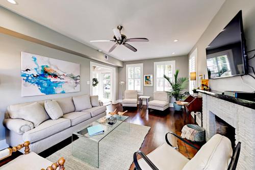 Galveston Casa | Woodrow Manor