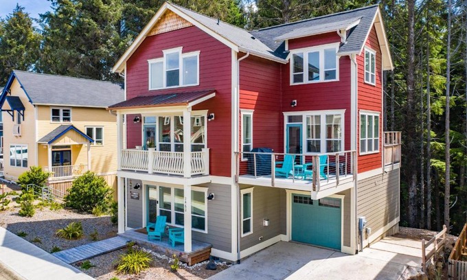 Nelscott Casa | Woods and Waves