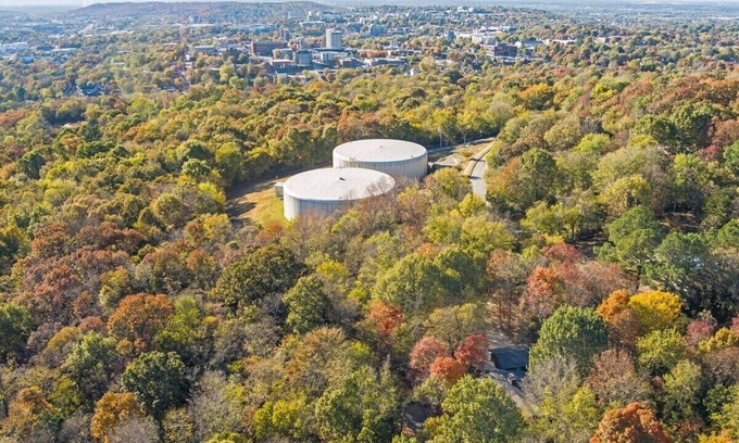 Fayetteville Casa | Woods on Sequoyah- 1 mile to DT Fayetteville