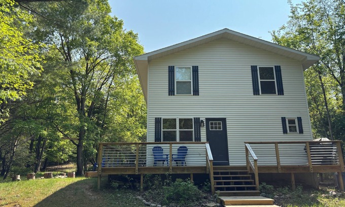Manistee Casa | Woods & Water! Lake Michigan house, surrounded by Manistee National Forest!