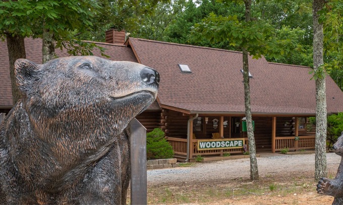 Warm Springs Cabina | Woodscape Cabins "Wolf" - End Cabin of Triplex