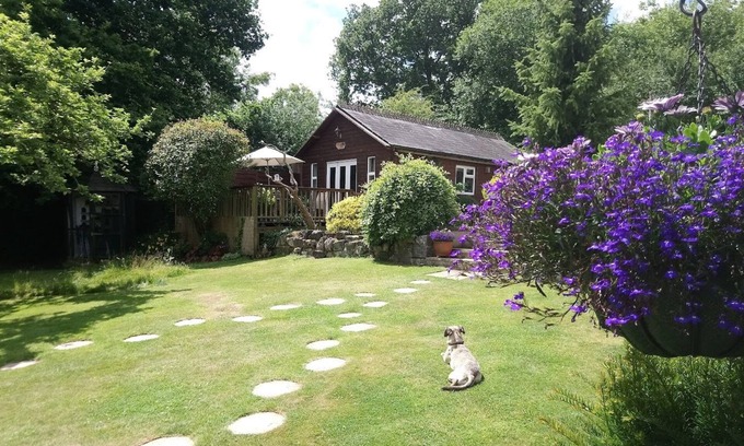 Ryde Cabina | 'Woodside Lodge' con piscina privada cubierta. Ubicación aislada, cerca de la ciudad de Ryde.