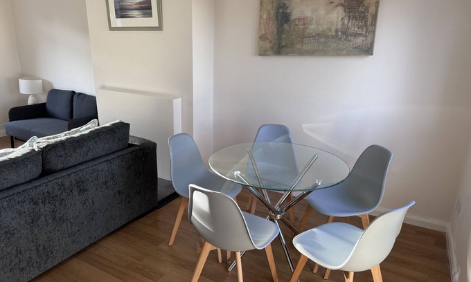 Glenrothes Casa | Woodside Road - sleeps 5 guests in 4 bedrooms